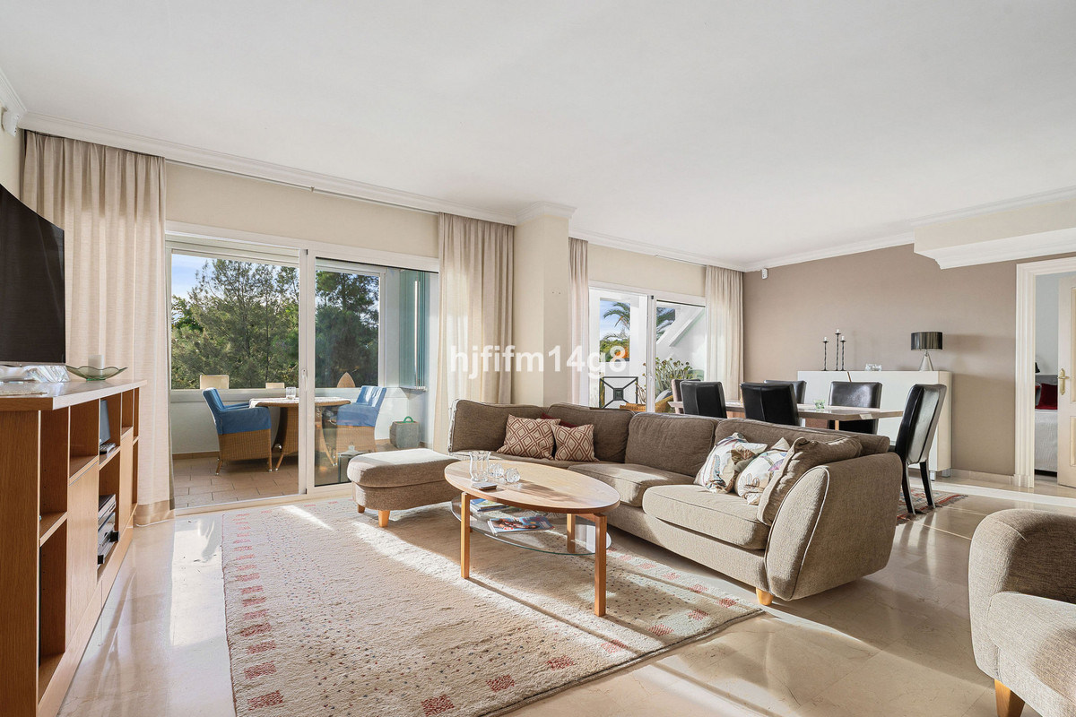 3 Bed Apartment for sale in La Quinta Costa Del Sol, Málaga, Spain