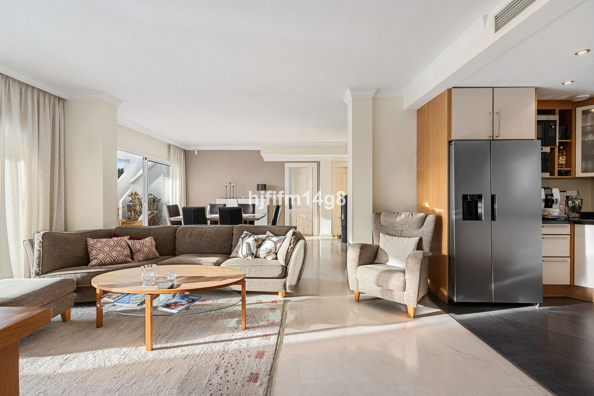 3 Bed Apartment for sale in La Quinta Costa Del Sol, Málaga, Spain