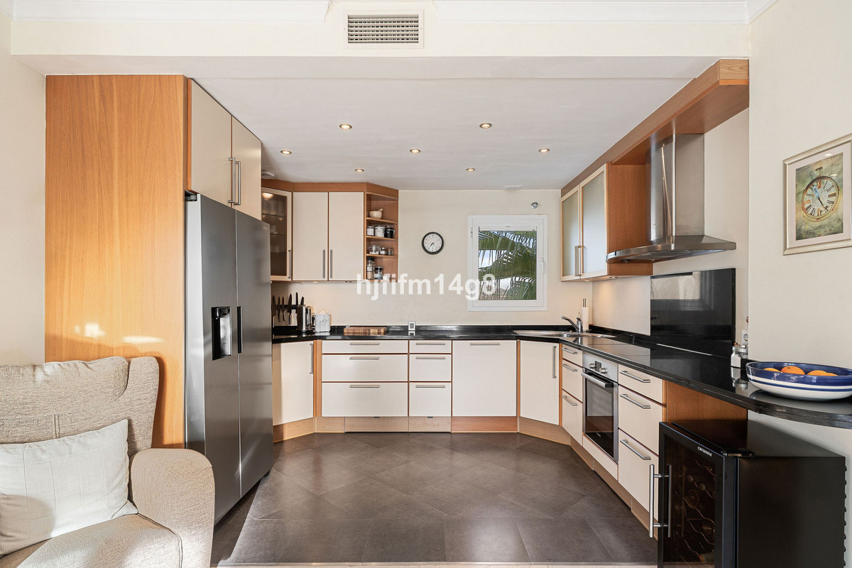 3 Bed Apartment for sale in La Quinta Costa Del Sol, Málaga, Spain