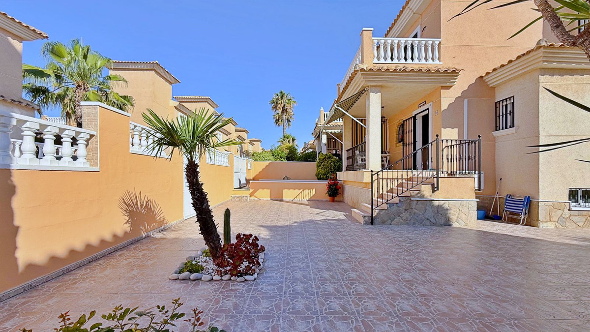 4 Bed Townhouse for sale in Orihuela Costa Costa Blanca, Alicante, Spain