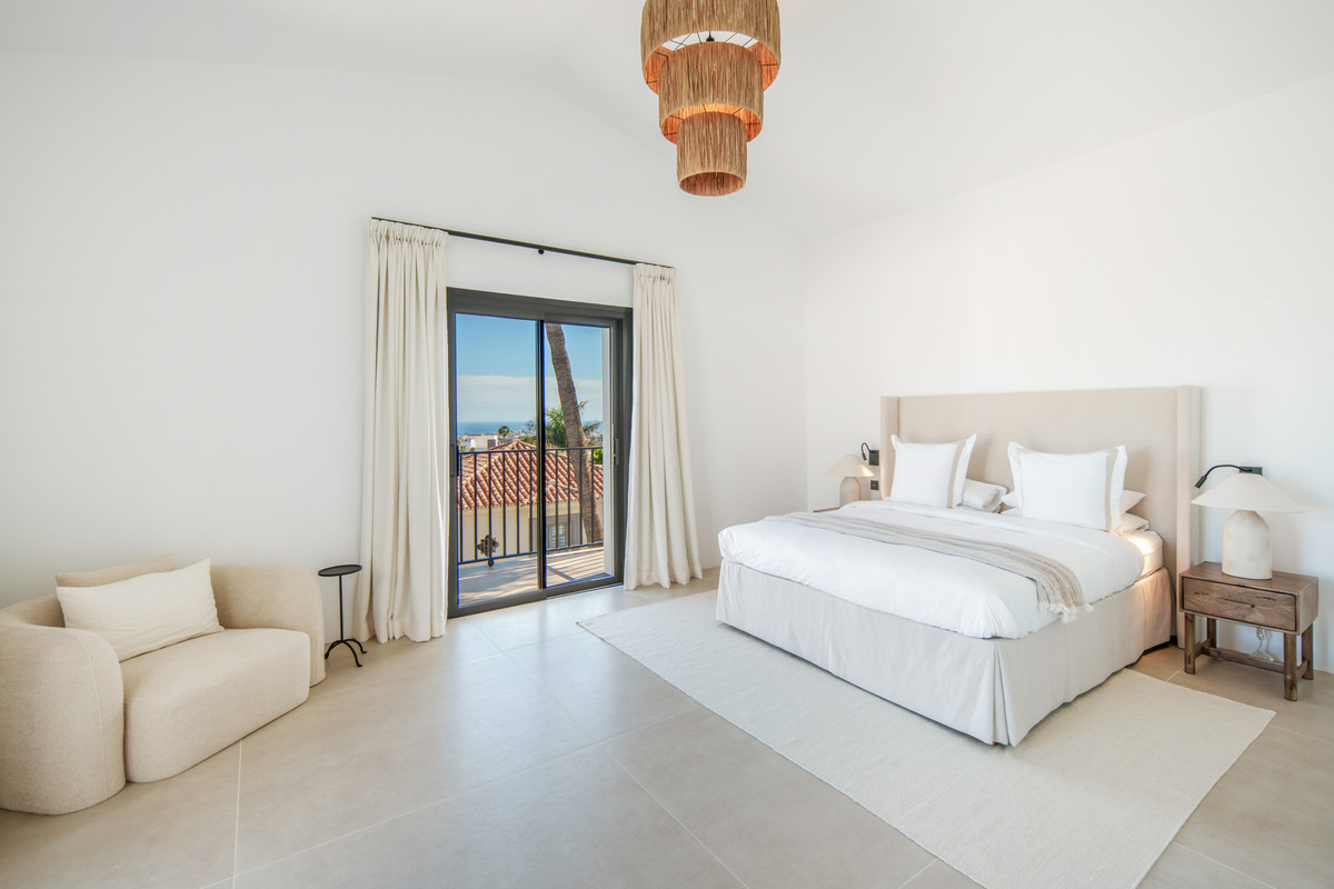 5 Bed Townhouse for sale in Benahavís Costa Del Sol, Málaga, Spain