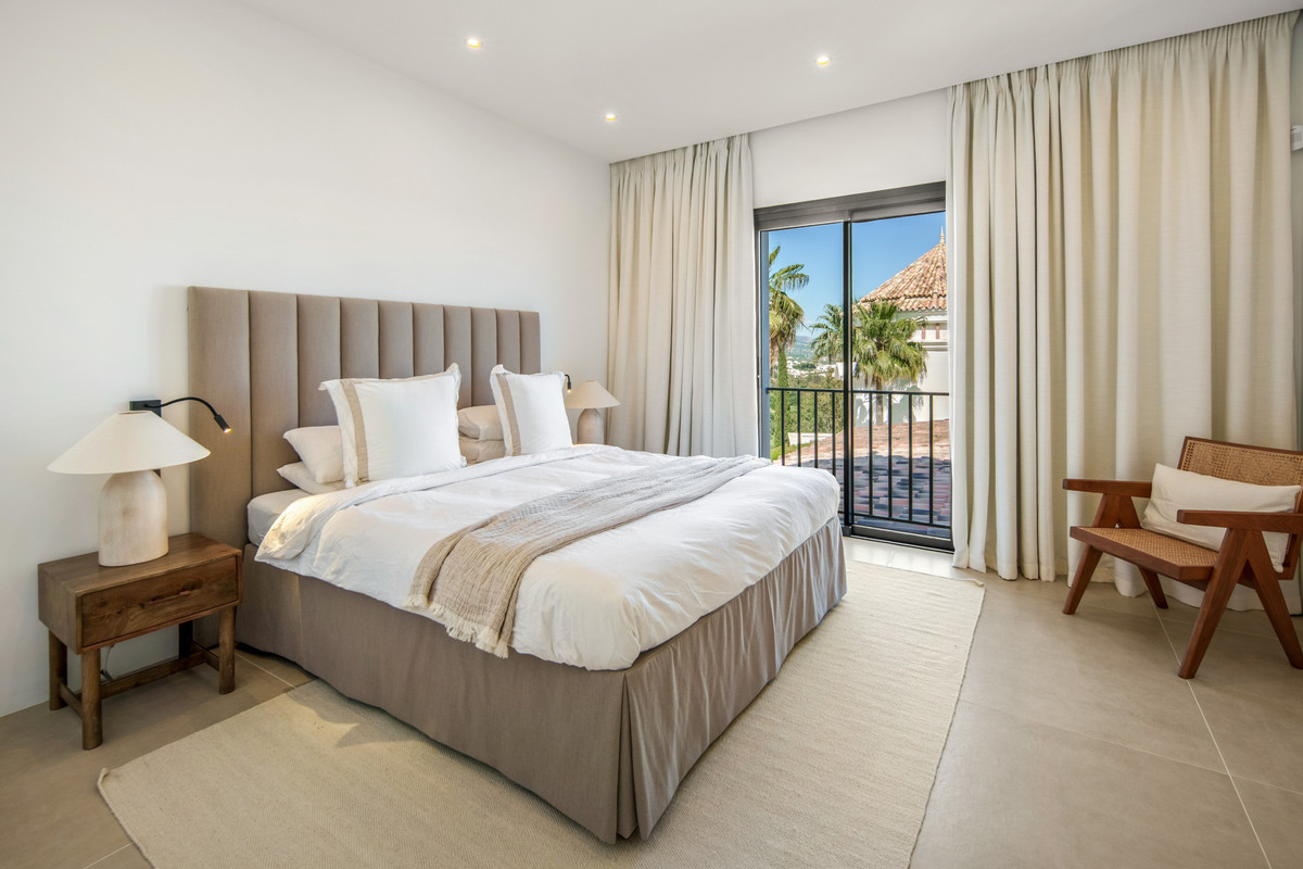 5 Bed Townhouse for sale in Benahavís Costa Del Sol, Málaga, Spain
