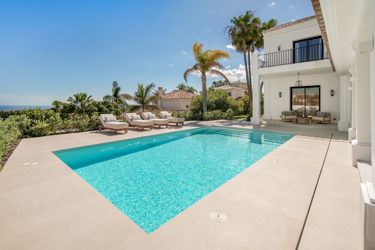 5 Bed Townhouse for sale in Benahavís Costa Del Sol, Málaga, Spain