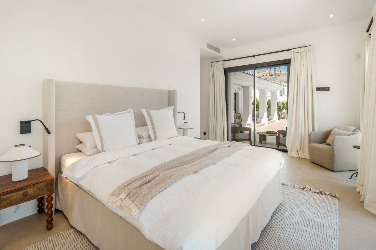 5 Bed Townhouse for sale in Benahavís Costa Del Sol, Málaga, Spain
