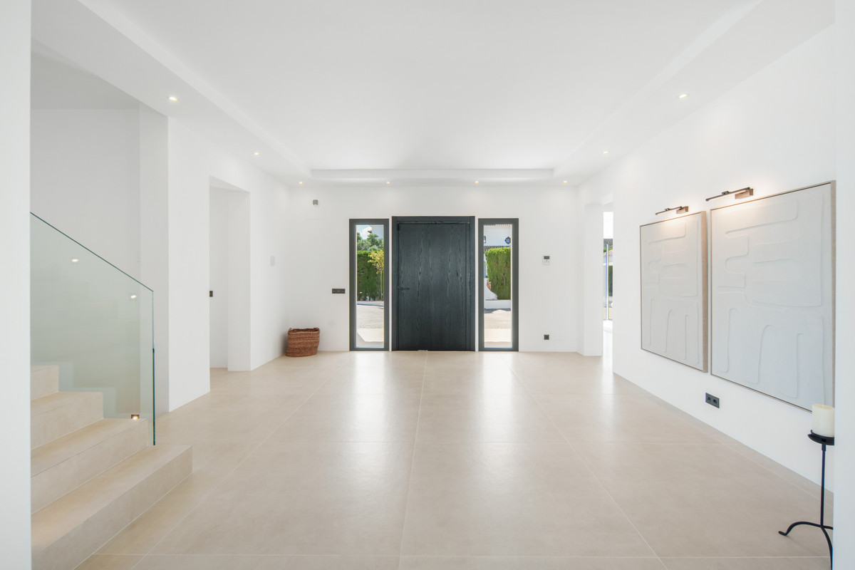 5 Bed Townhouse for sale in Benahavís Costa Del Sol, Málaga, Spain