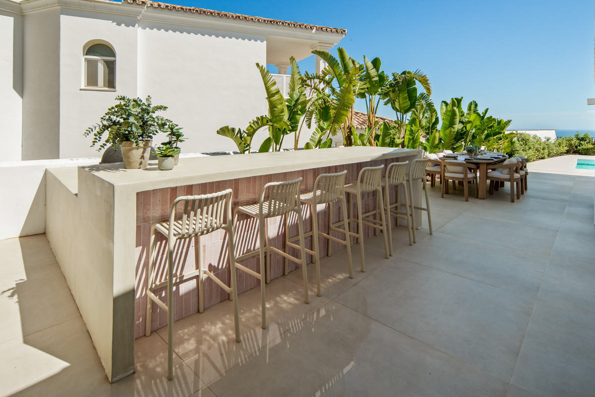 5 Bed Townhouse for sale in Benahavís Costa Del Sol, Málaga, Spain