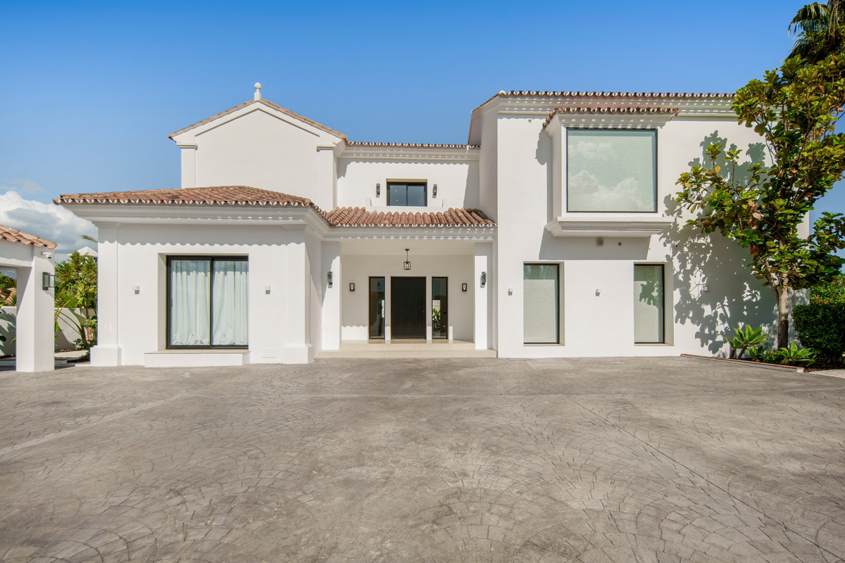 5 Bed Townhouse for sale in Benahavís Costa Del Sol, Málaga, Spain