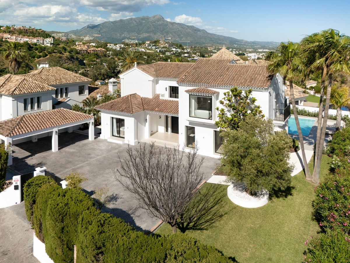 5 Bed Townhouse for sale in Benahavís Costa Del Sol, Málaga, Spain
