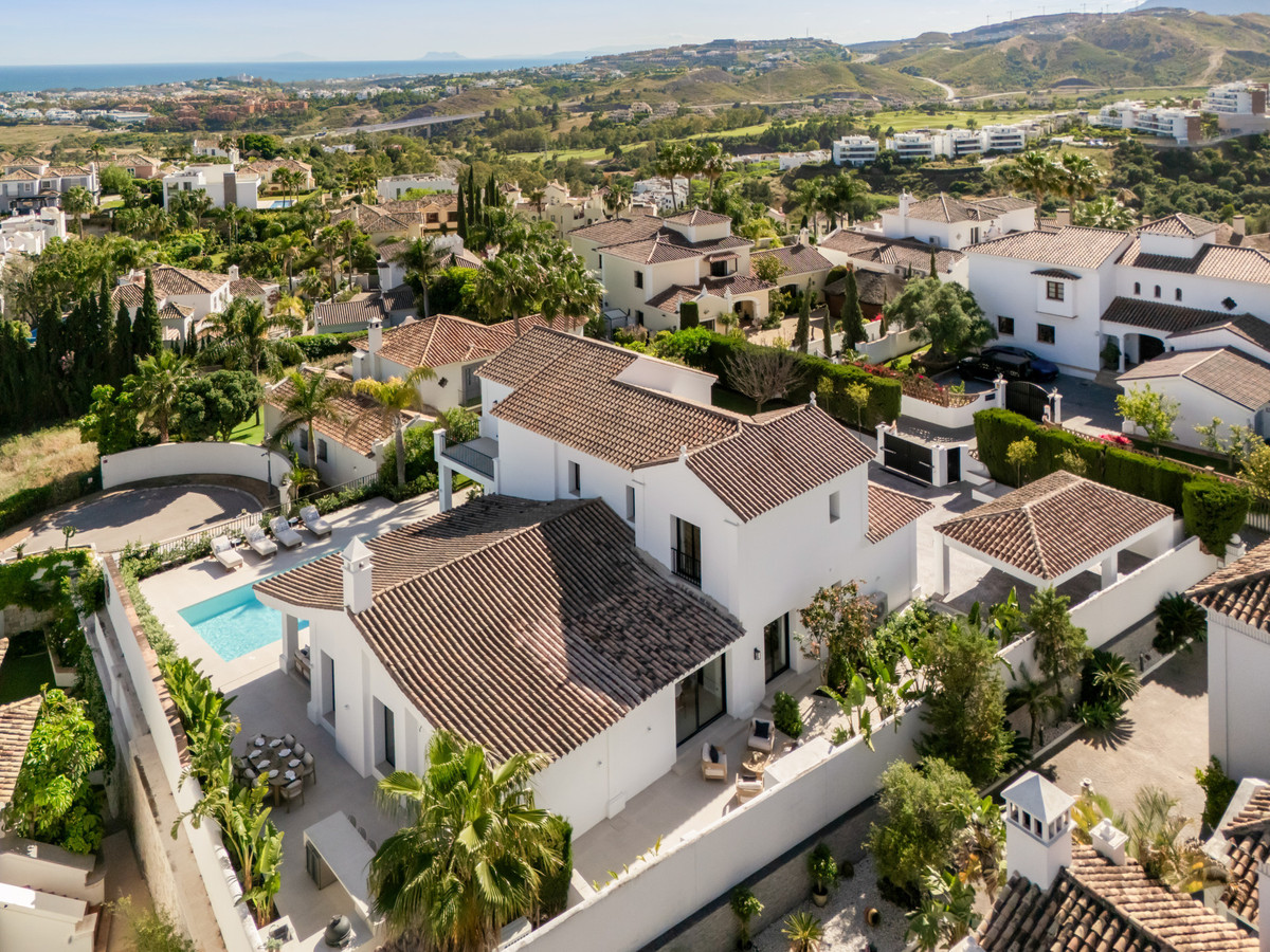5 Bed Townhouse for sale in Benahavís Costa Del Sol, Málaga, Spain