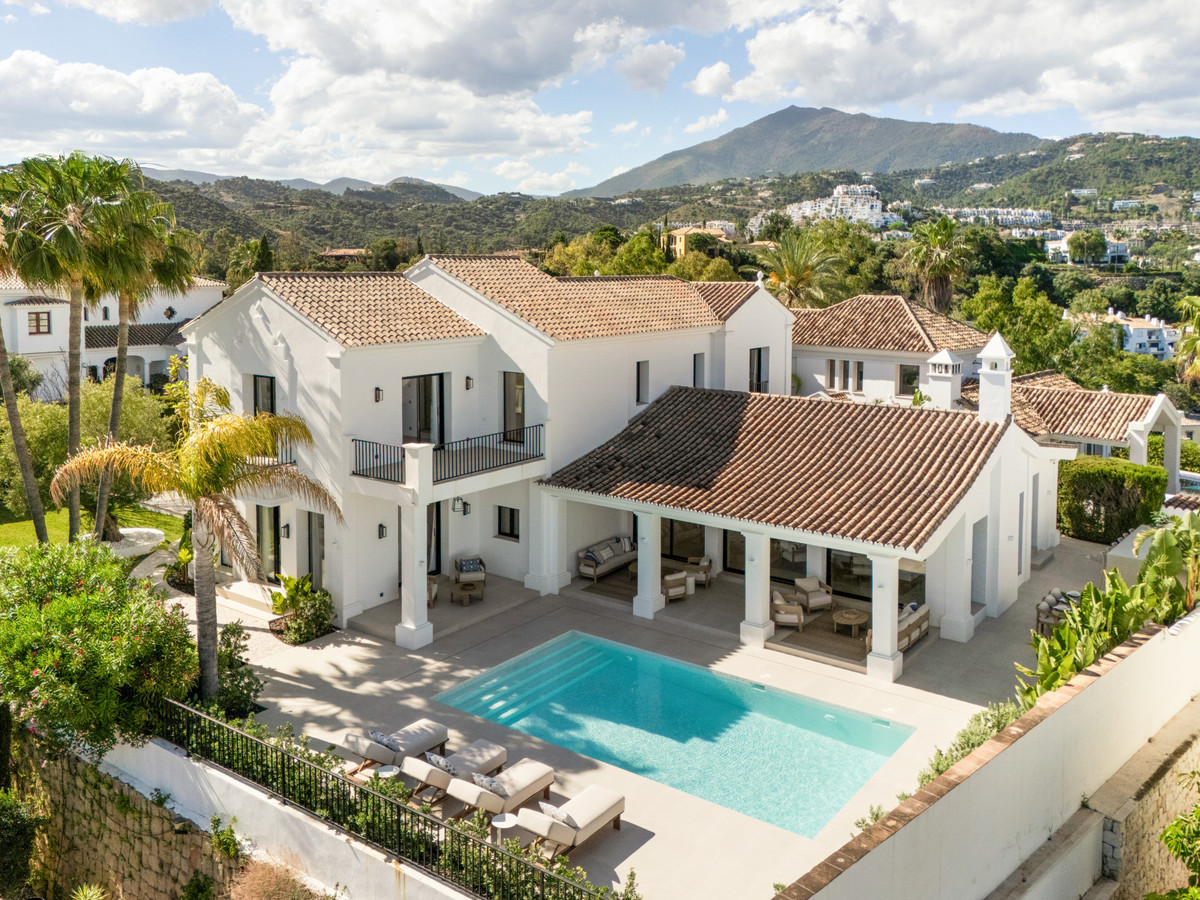 5 Bed Townhouse for sale in Benahavís Costa Del Sol, Málaga, Spain