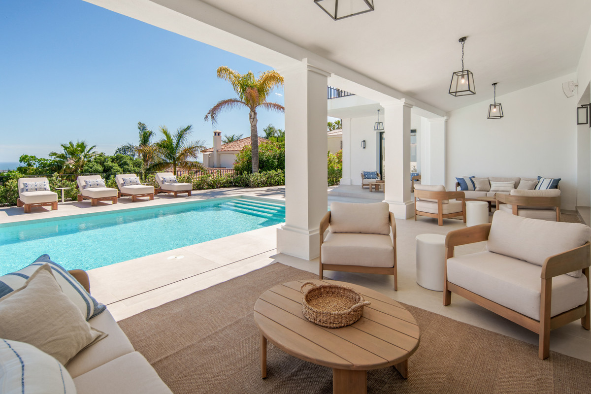 5 Bed Townhouse for sale in Benahavís Costa Del Sol, Málaga, Spain