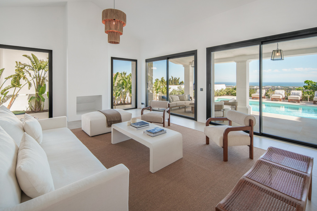 5 Bed Townhouse for sale in Benahavís Costa Del Sol, Málaga, Spain