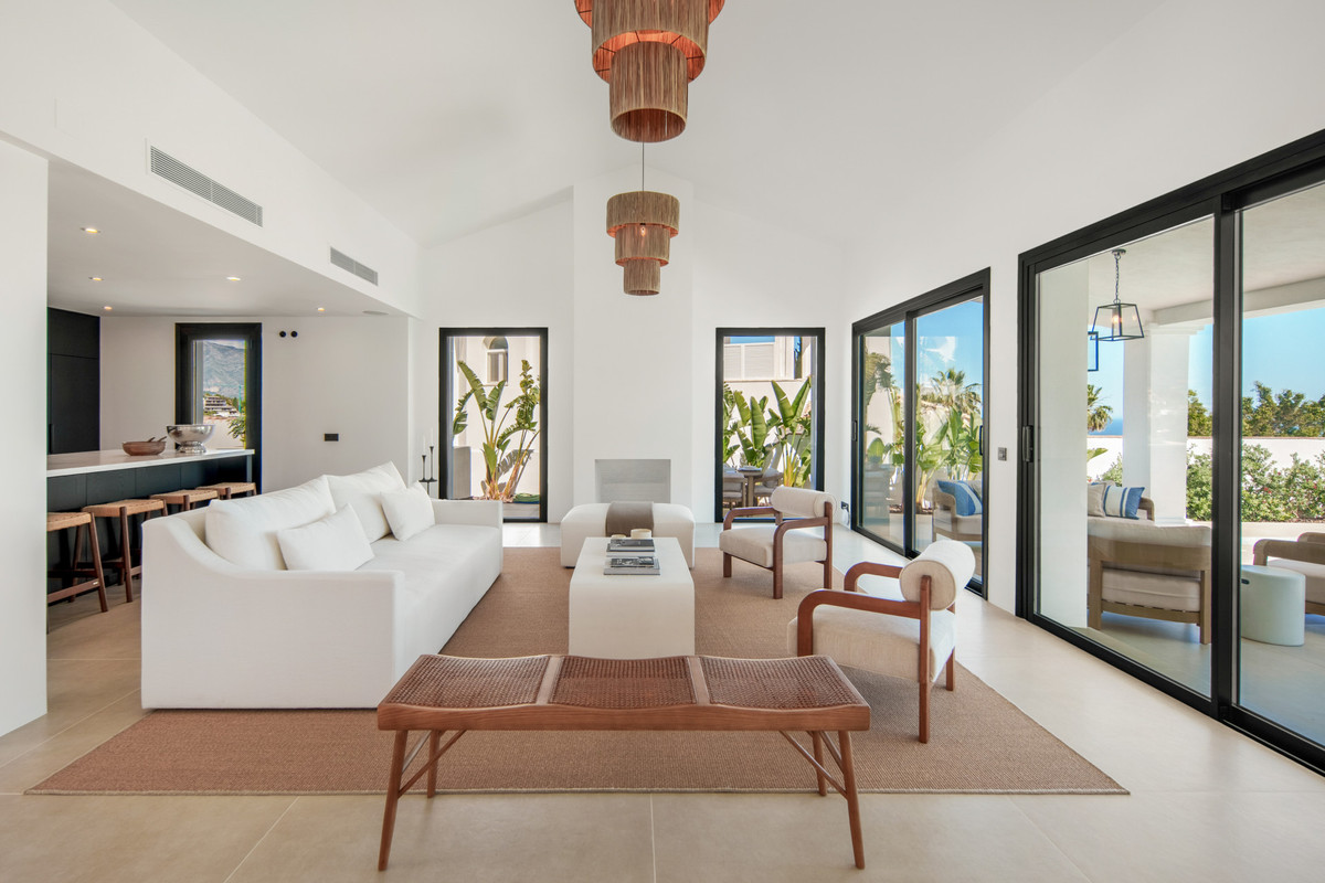 5 Bed Townhouse for sale in Benahavís Costa Del Sol, Málaga, Spain
