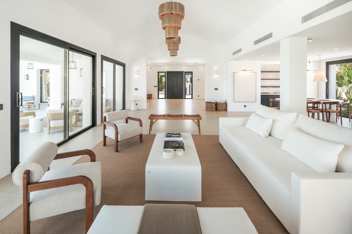 5 Bed Townhouse for sale in Benahavís Costa Del Sol, Málaga, Spain