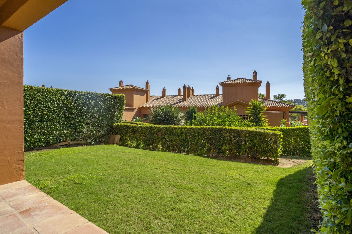 2 Bed Apartment for sale in Atalaya Costa Del Sol, Málaga, Spain