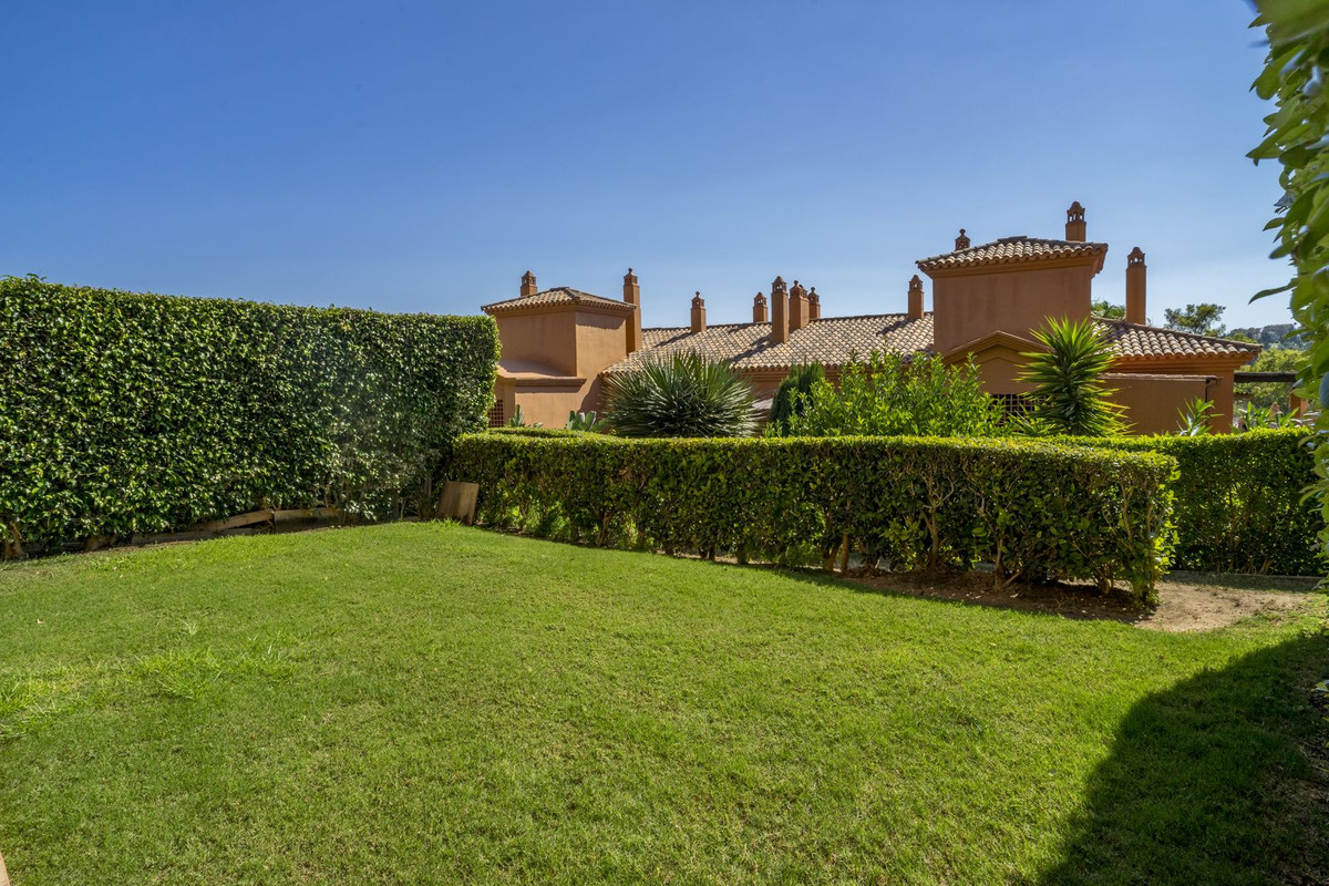 2 Bed Apartment for sale in Atalaya Costa Del Sol, Málaga, Spain