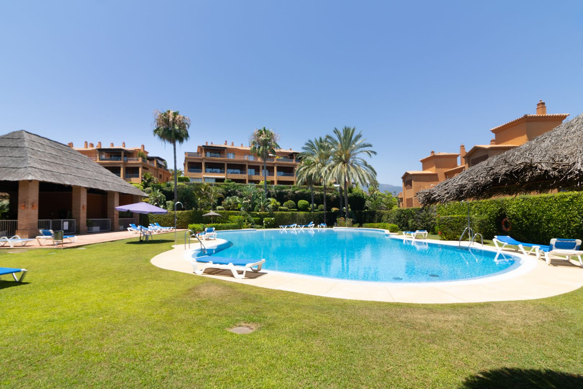 2 Bed Apartment for sale in Atalaya Costa Del Sol, Málaga, Spain