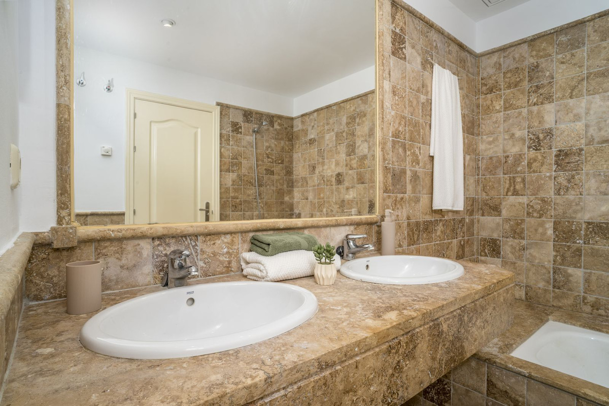 2 Bed Apartment for sale in Atalaya Costa Del Sol, Málaga, Spain