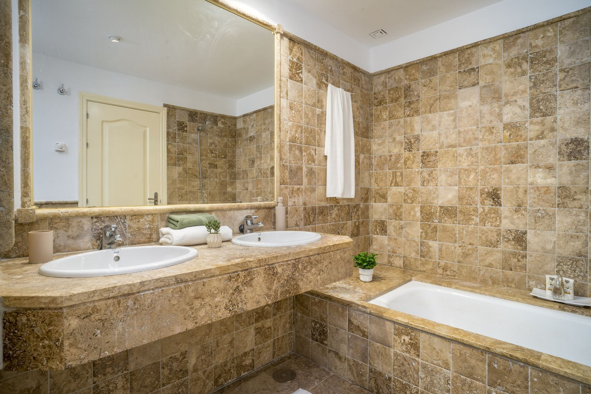 2 Bed Apartment for sale in Atalaya Costa Del Sol, Málaga, Spain