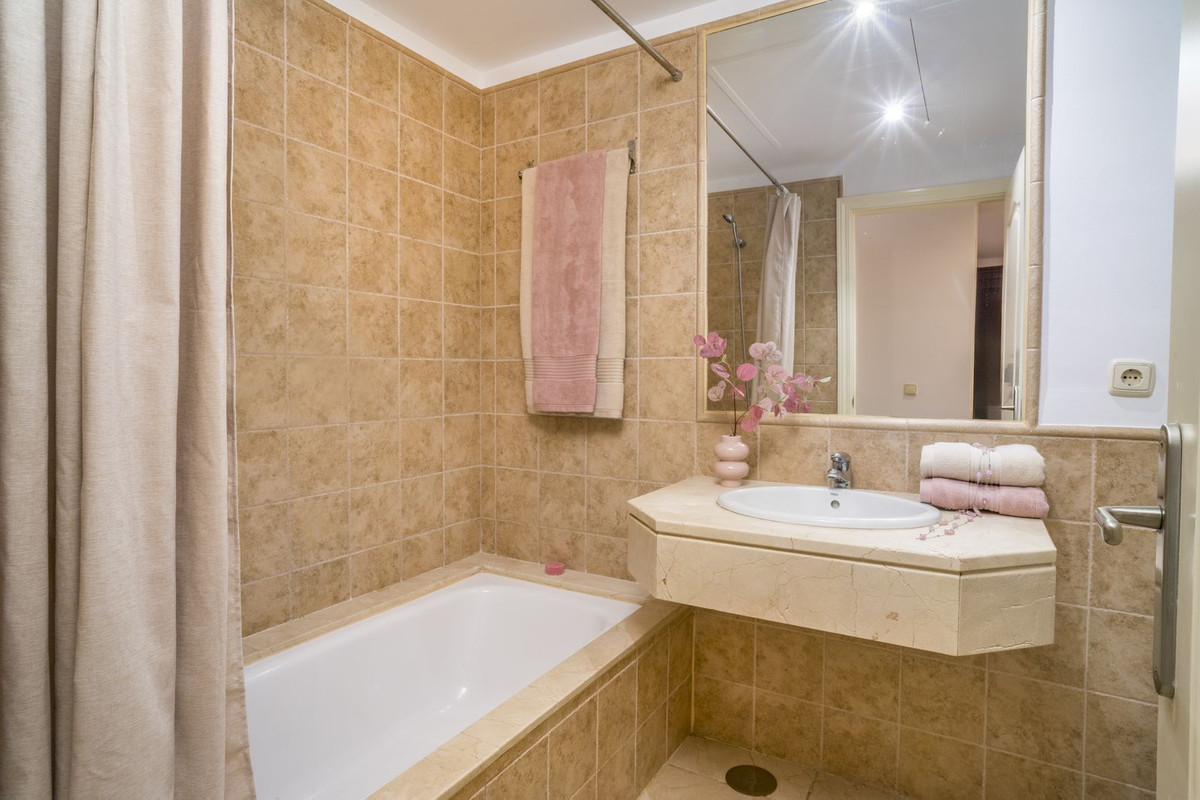 2 Bed Apartment for sale in Atalaya Costa Del Sol, Málaga, Spain