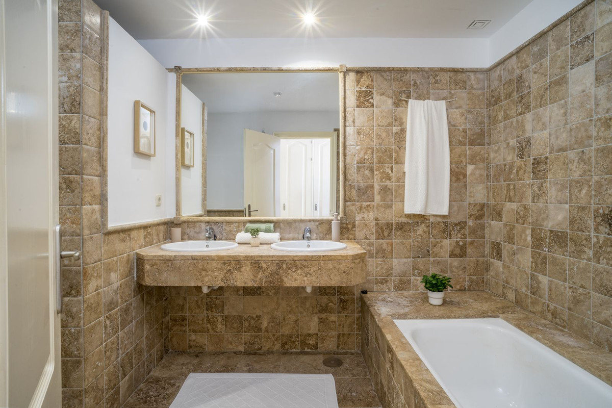2 Bed Apartment for sale in Atalaya Costa Del Sol, Málaga, Spain