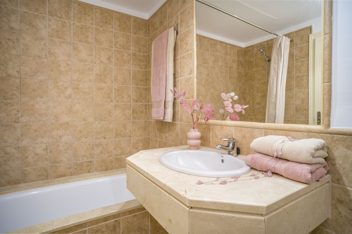 2 Bed Apartment for sale in Atalaya Costa Del Sol, Málaga, Spain