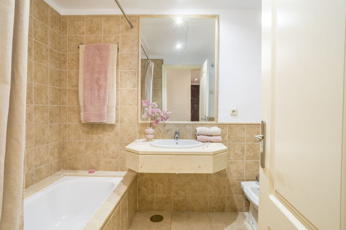 2 Bed Apartment for sale in Atalaya Costa Del Sol, Málaga, Spain