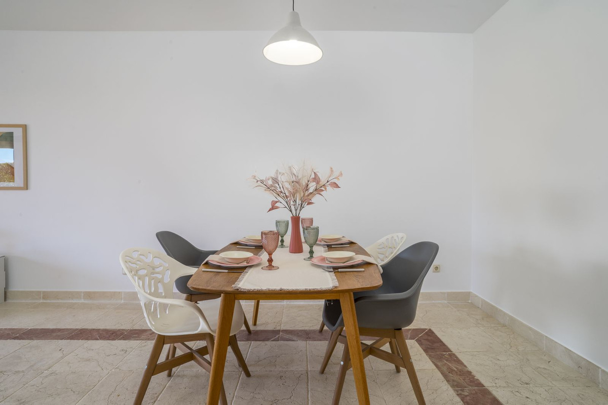2 Bed Apartment for sale in Atalaya Costa Del Sol, Málaga, Spain