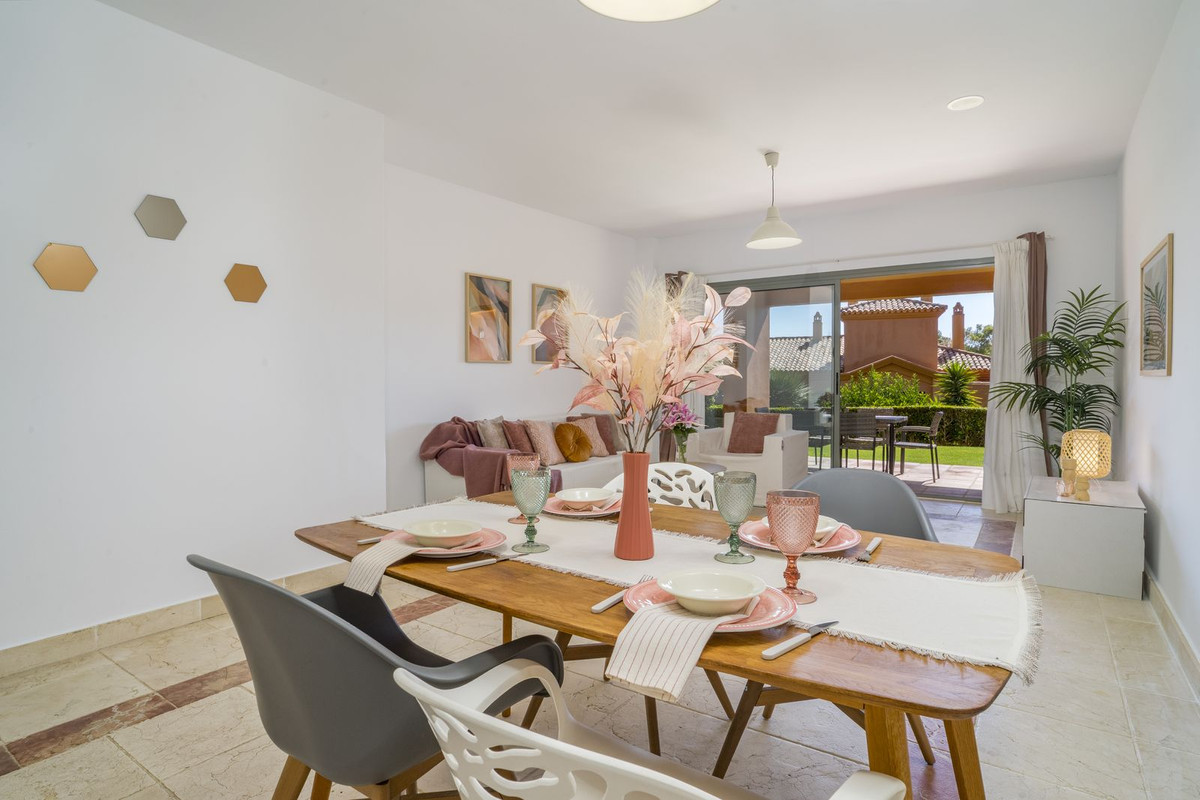 2 Bed Apartment for sale in Atalaya Costa Del Sol, Málaga, Spain
