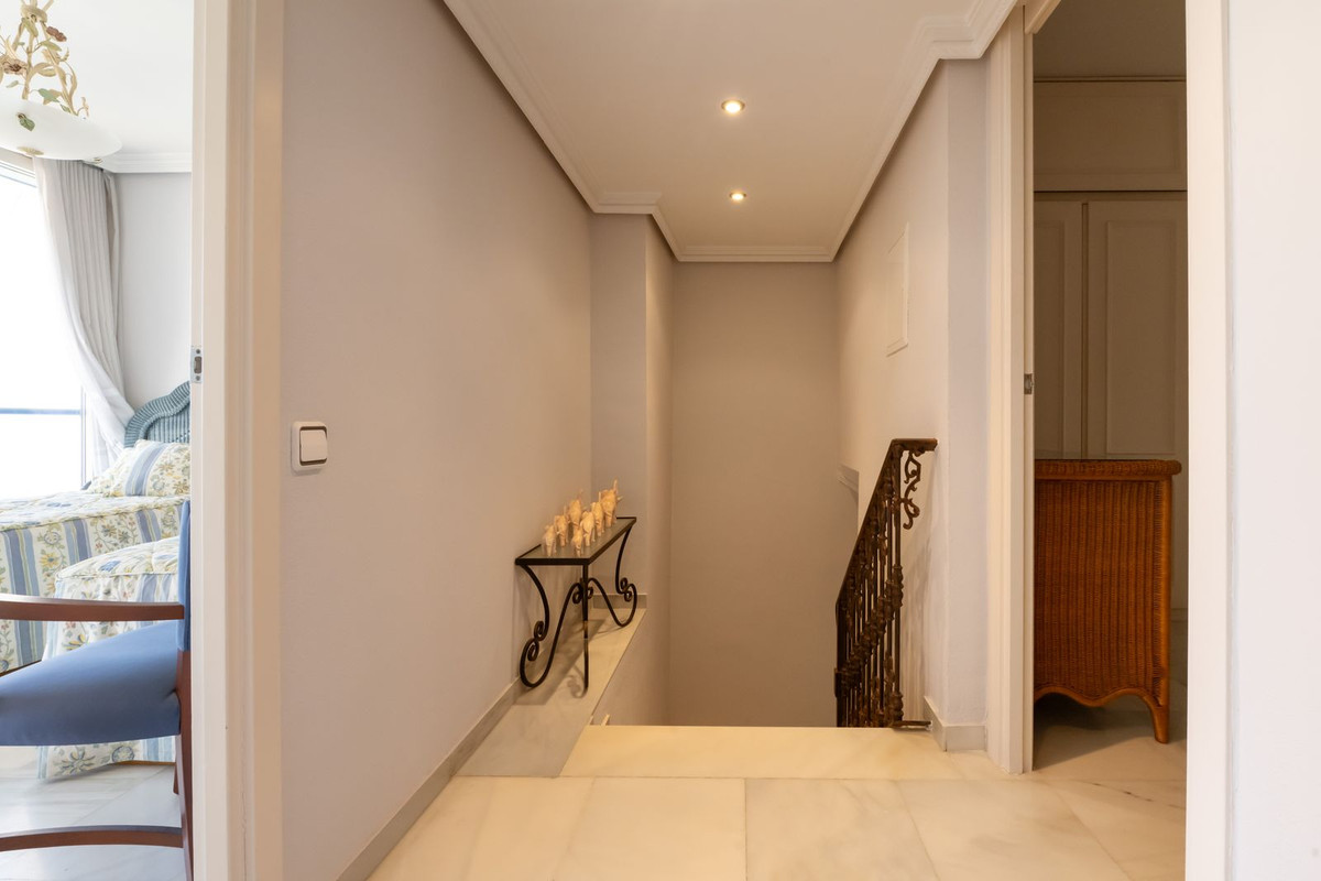 3 Bed Apartment for sale in Marbella Costa Del Sol, Málaga, Spain