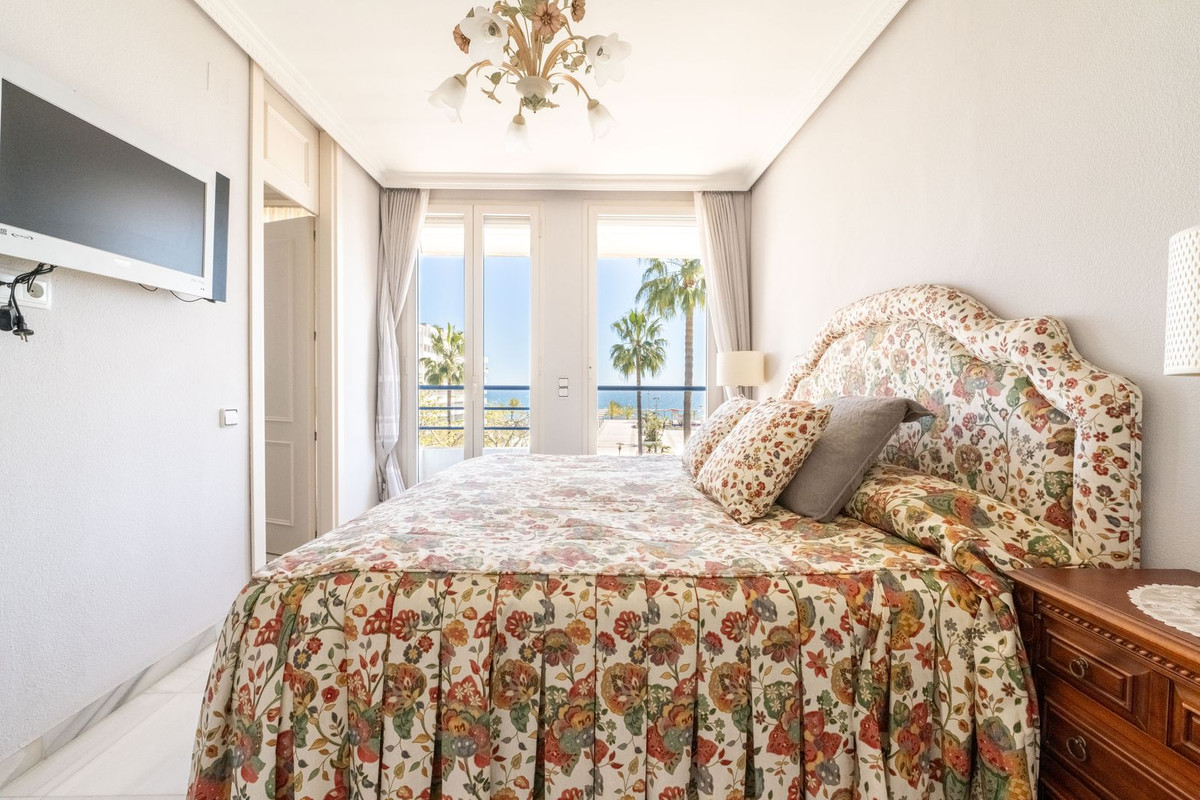 3 Bed Apartment for sale in Marbella Costa Del Sol, Málaga, Spain