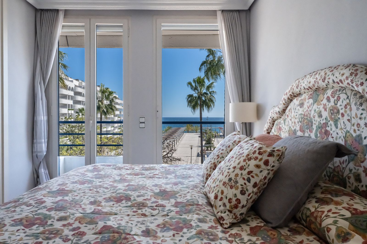 3 Bed Apartment for sale in Marbella Costa Del Sol, Málaga, Spain