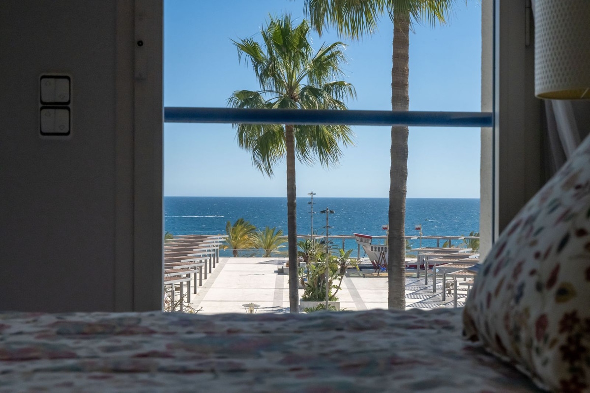 3 Bed Apartment for sale in Marbella Costa Del Sol, Málaga, Spain