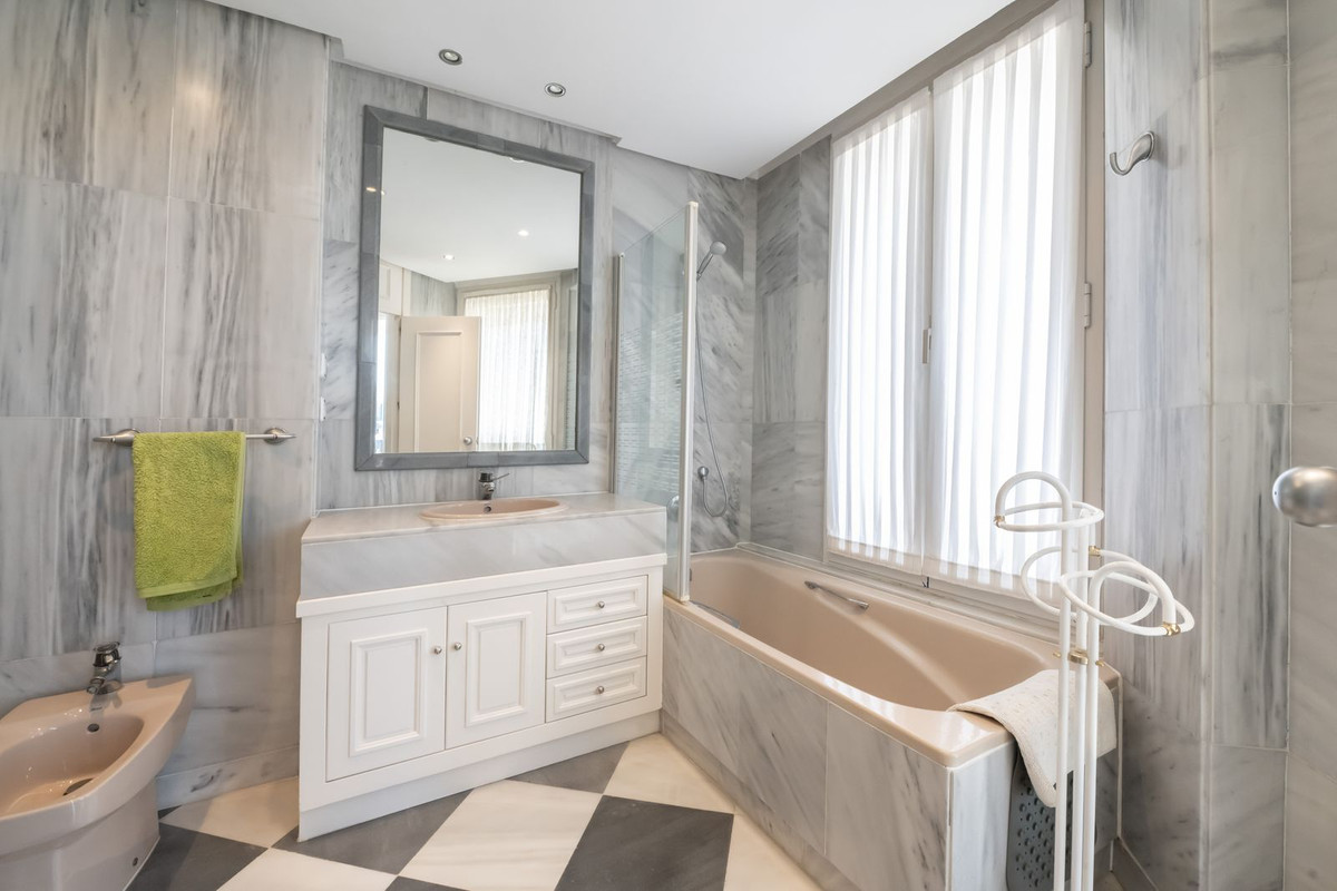 3 Bed Apartment for sale in Marbella Costa Del Sol, Málaga, Spain