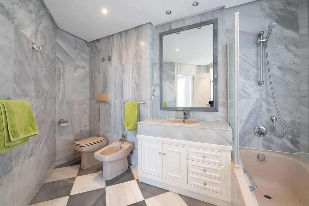 3 Bed Apartment for sale in Marbella Costa Del Sol, Málaga, Spain