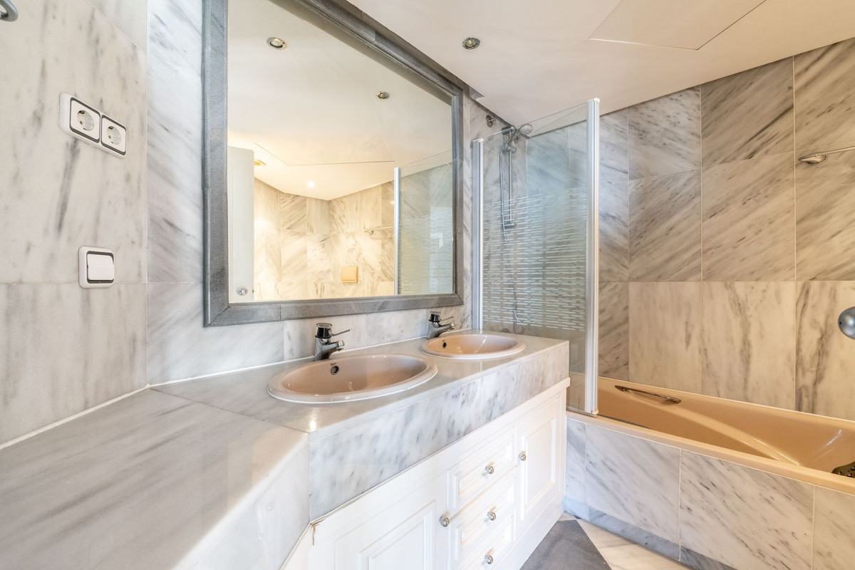 3 Bed Apartment for sale in Marbella Costa Del Sol, Málaga, Spain