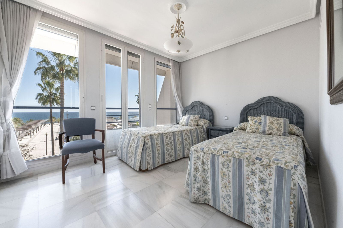 3 Bed Apartment for sale in Marbella Costa Del Sol, Málaga, Spain