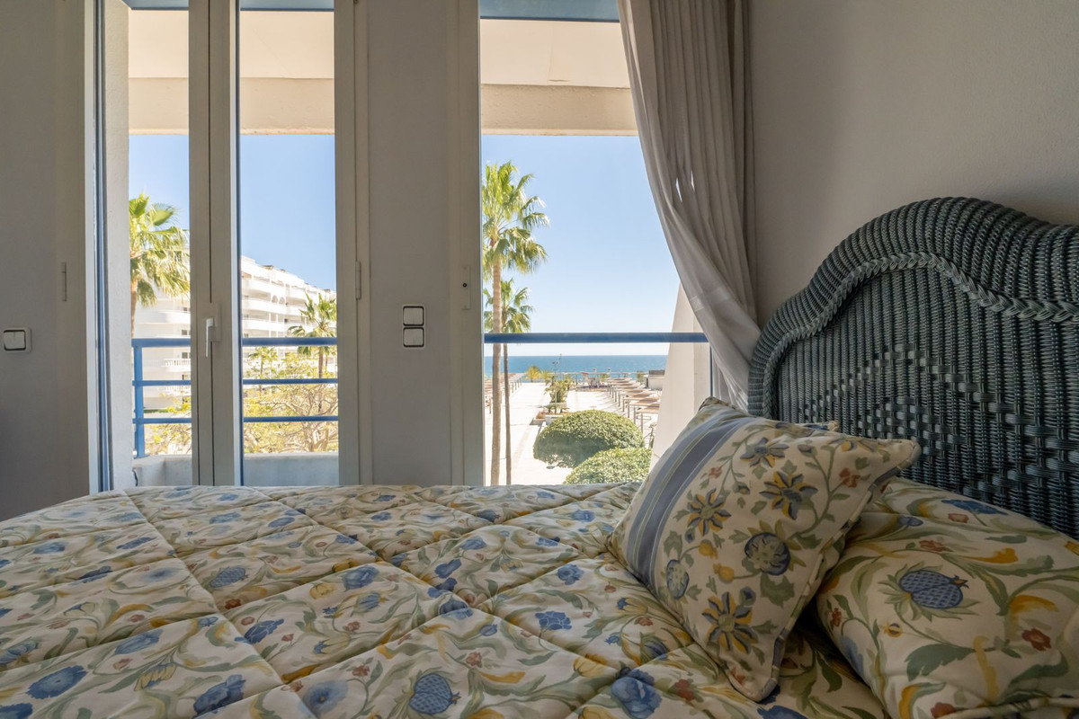 3 Bed Apartment for sale in Marbella Costa Del Sol, Málaga, Spain