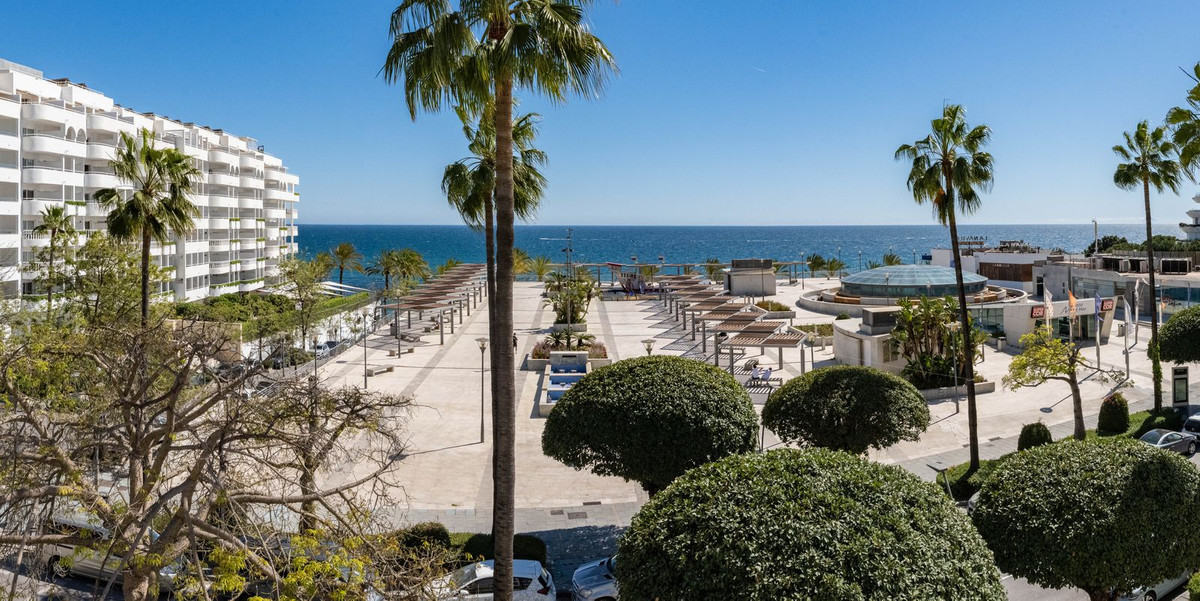 3 Bed Apartment for sale in Marbella Costa Del Sol, Málaga, Spain