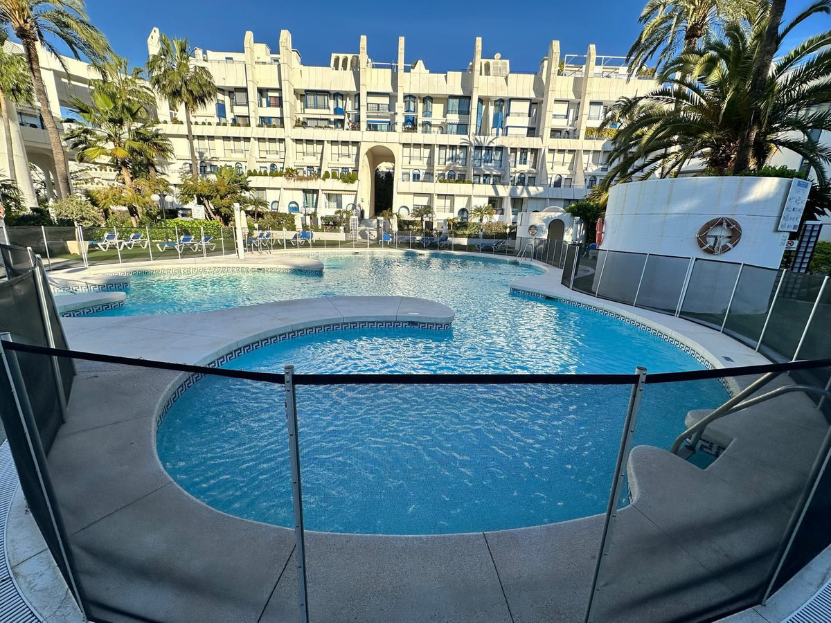 3 Bed Apartment for sale in Marbella Costa Del Sol, Málaga, Spain