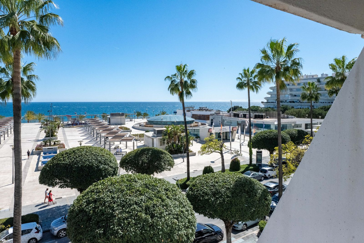3 Bed Apartment for sale in Marbella Costa Del Sol, Málaga, Spain
