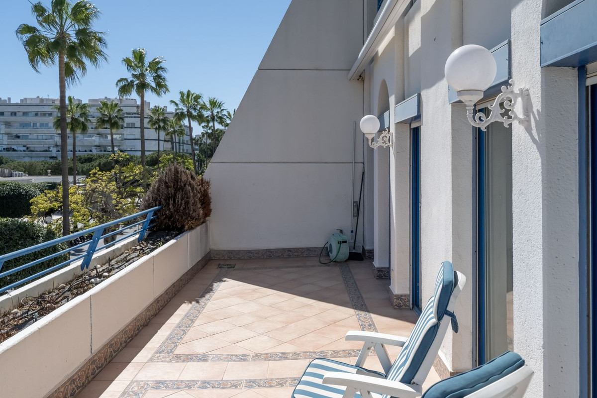 3 Bed Apartment for sale in Marbella Costa Del Sol, Málaga, Spain