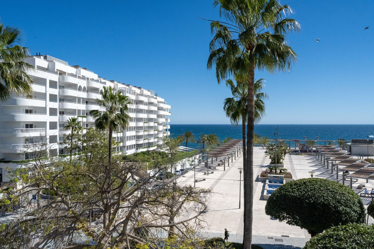 3 Bed Apartment for sale in Marbella Costa Del Sol, Málaga, Spain