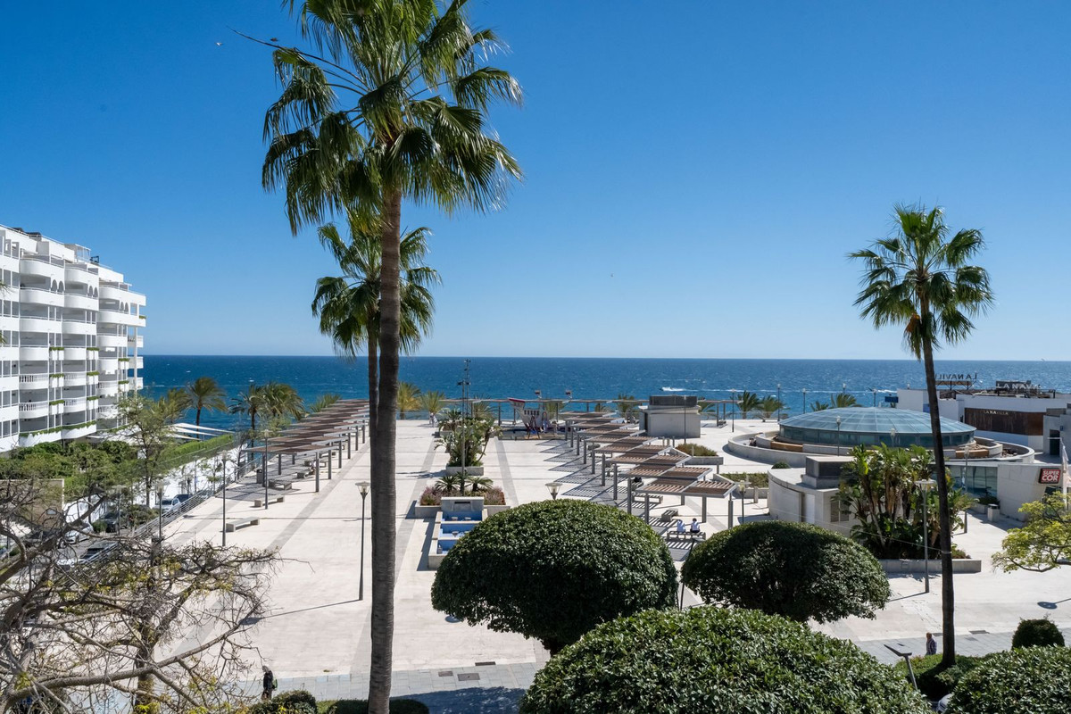 3 Bed Apartment for sale in Marbella Costa Del Sol, Málaga, Spain