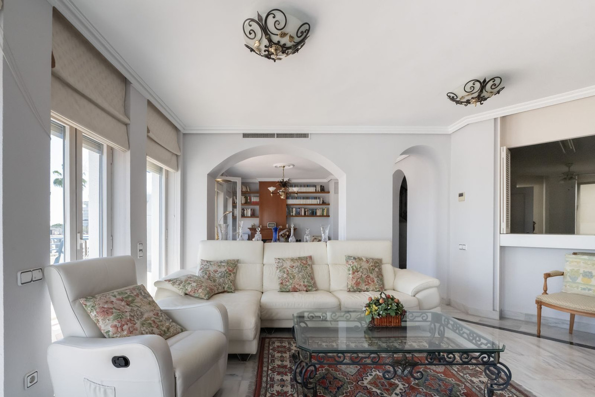 3 Bed Apartment for sale in Marbella Costa Del Sol, Málaga, Spain