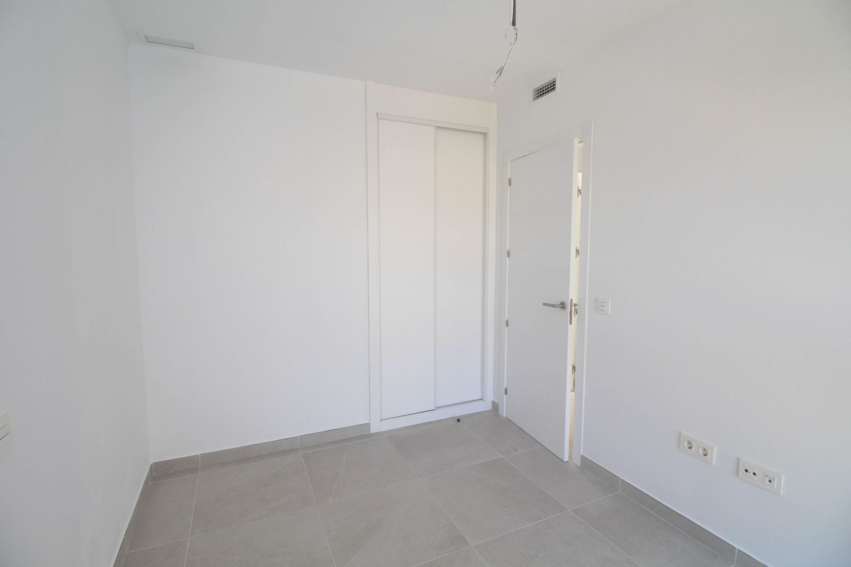 Se vende Apartamento en Planta Última de 3 dormitorios en Costa Del Sol, Málaga, España