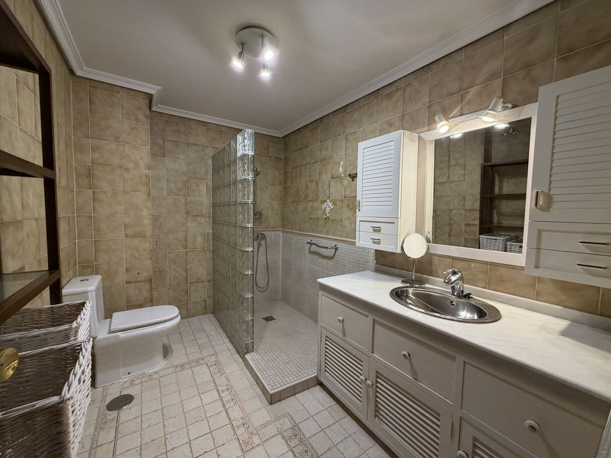 Se vende Apartamento Planta Media de 4 dormitorios en Costa Del Sol, Málaga, España