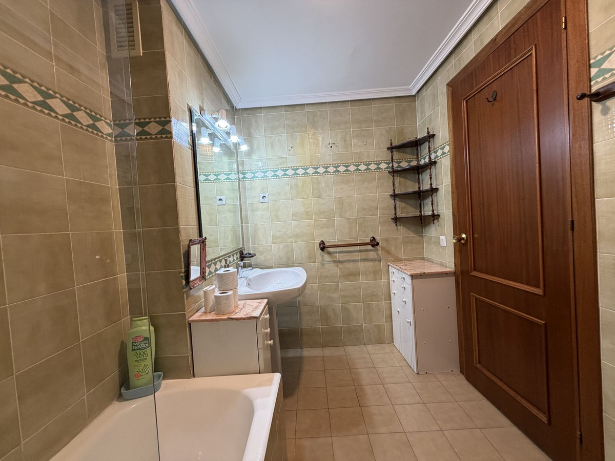 Se vende Apartamento Planta Media de 4 dormitorios en Costa Del Sol, Málaga, España