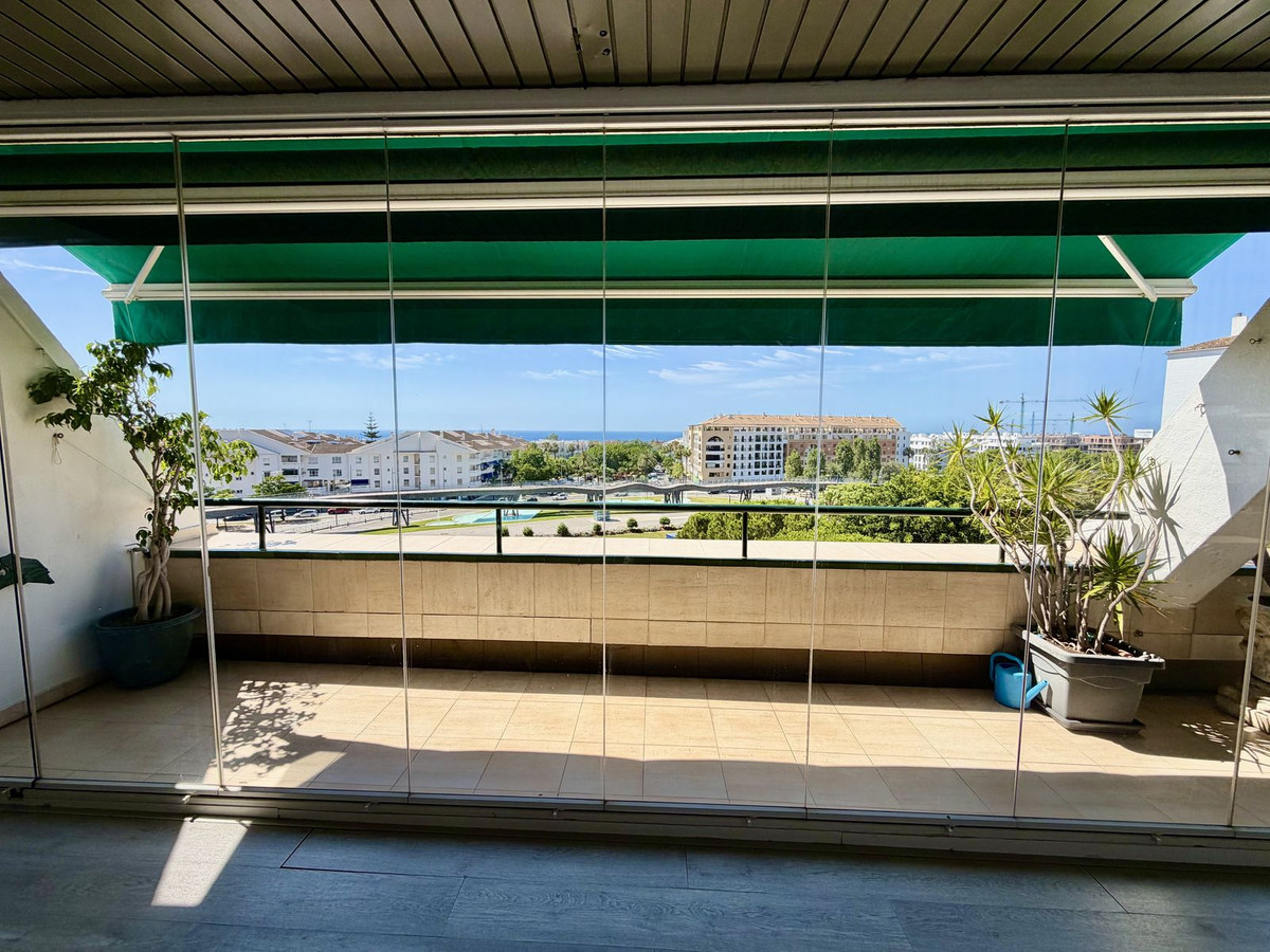 Se vende Apartamento Planta Media de 4 dormitorios en Costa Del Sol, Málaga, España
