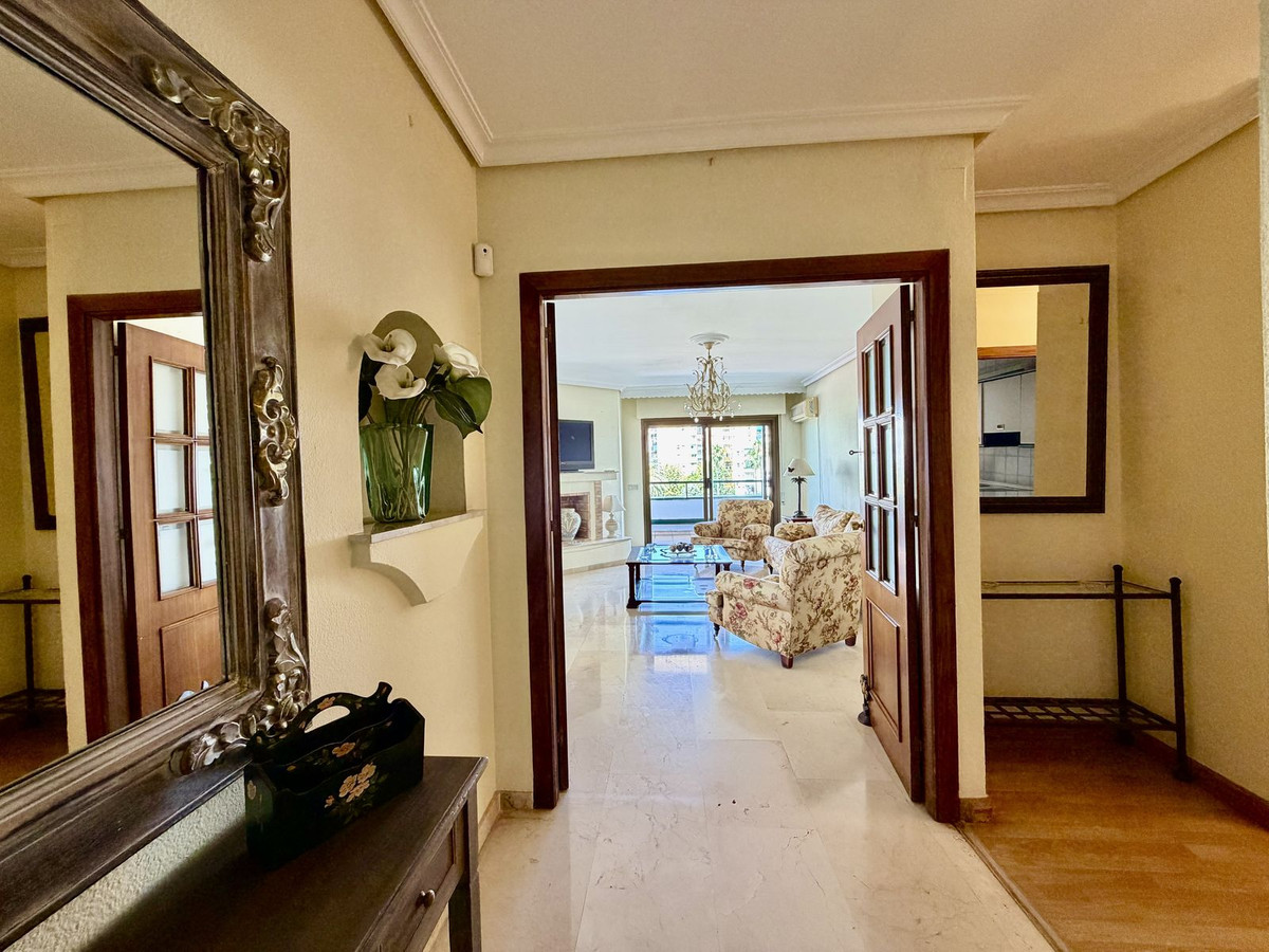 Se vende Apartamento Planta Media de 4 dormitorios en Costa Del Sol, Málaga, España